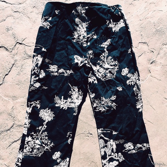 Fab Japanese Bonsai Guess Collection size 2 Capris - Picture 4 of 5